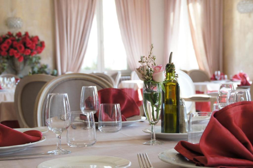 Auberge Bourrelly Cabries Bagian luar foto