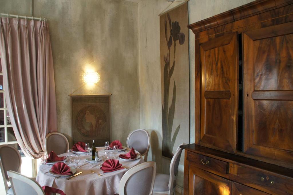 Auberge Bourrelly Cabries Bagian luar foto