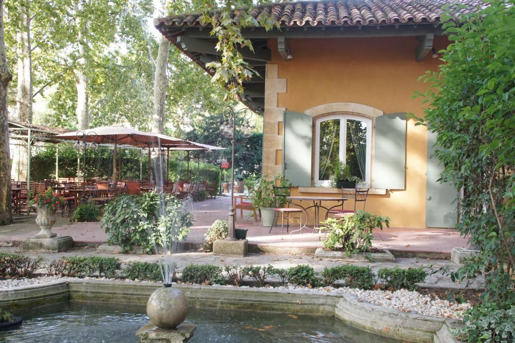 Auberge Bourrelly Cabries Bagian luar foto