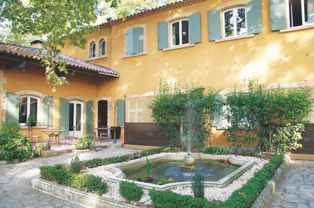Auberge Bourrelly Cabries Bagian luar foto