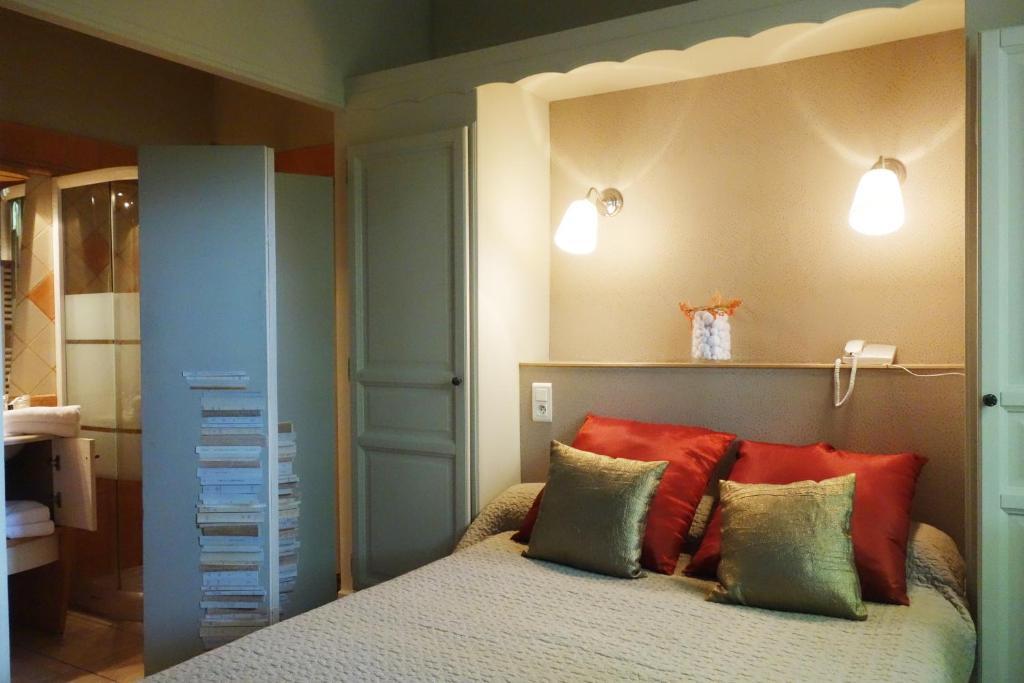 Auberge Bourrelly Cabries Bagian luar foto